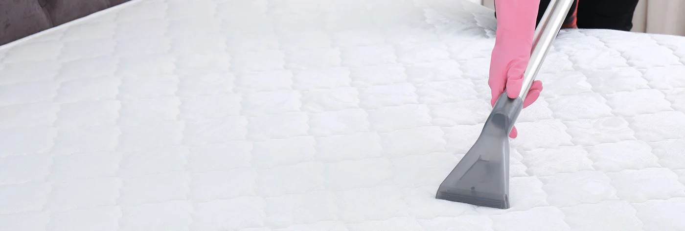 Cleaning an uncovered white mattress
